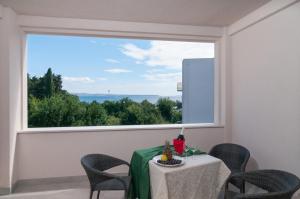 Luxury Rooms Near the Beach1