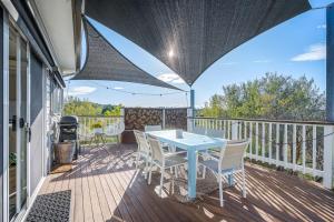 Highbury On The Bay - Deck with Treetop Views