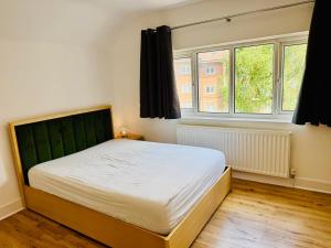 135 Watford road 3 bedroom villa