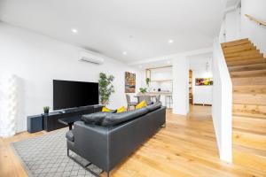 Luxe Tri-Level Opp Westfield Pool Gym Park for 2