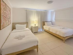 Spacious Family Retreat with Pool Pet friendly by Custom Bnb Hosting