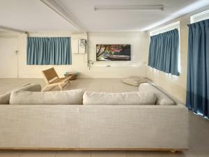 Spacious Family Retreat with Pool Pet friendly by Custom Bnb Hosting