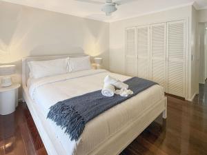 Spacious Family Retreat with Pool Pet friendly by Custom Bnb Hosting