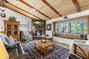 Story Time Hot Tub Game Room EV Charger Back Up Generator Mountain Luxury