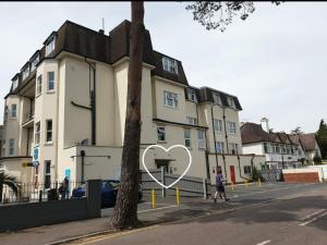 Close to Beach and Town Square