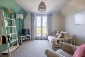 1Bed Central Apt With Parking