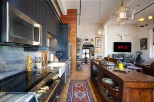 Urban Haven Loft Near Market Square