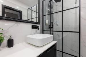 Chic Apartments - Cozy and Stylish - City Center - JP19