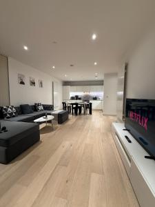 Luxury 2 Bedroom 2 Bathroom Apartment by ExCeL & The 02, London