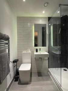 Luxury 2 Bedroom 2 Bathroom Apartment by ExCeL & The 02, London