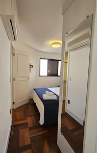 Flat Apart com dois quartos e dois banheiros e vaga de garagem uh71