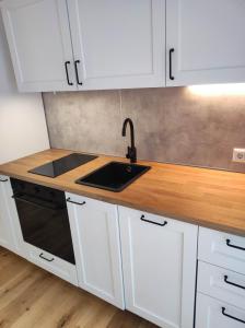 Exklusives Studio gegenüber der Uno-City und Kaiserwasser