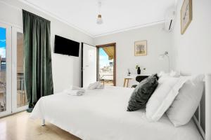 Athens sky & Acropolis view rooftop apartment!