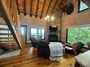 Moose Mountain Lodge - Ellijay, GA