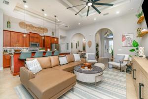 Sho Me Sunshine - Lake Front with Southern Exposure