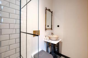 Cozy Flat with Balcony Near Istiklal Avenue