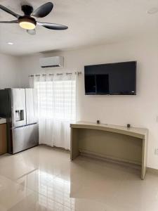 Cozy 2BR Retreat Near Beaches & City Center