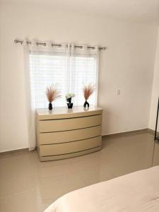 Cozy 2BR Retreat Near Beaches & City Center