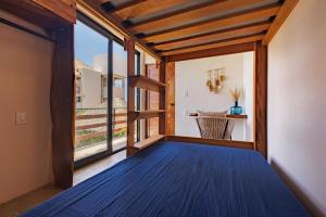 Cozy 2BR Apto Terrace, Pool & AC Steps from Beach