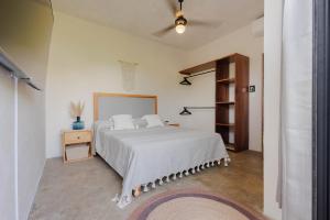 Cozy 2BR Apto Terrace, Pool & AC Steps from Beach