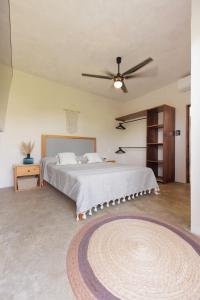 Cozy 2BR Apto Terrace, Pool & AC Steps from Beach