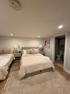 Southie condo with Hot tub