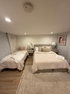 Southie condo with Hot tub