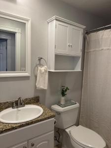 Southie condo with Hot tub