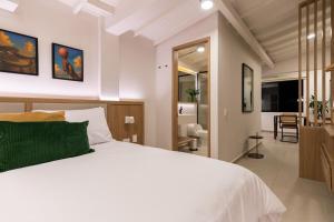 303 Balance and Design Loft with AC in Laureles area