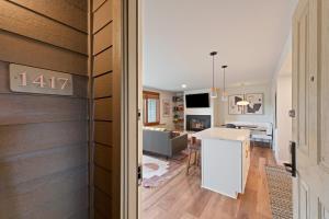 Seventh Mt 1417 home