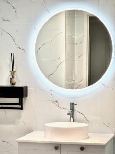 Cosy Modern 5BR Home-Major Hubs Parks with EV Charger