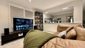 Cosy Modern 5BR Home-Major Hubs Parks with EV Charger