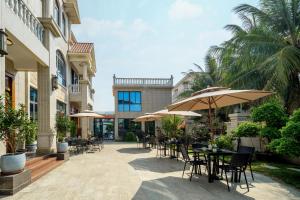 Weisi Zhenpin Holiday Courtyard