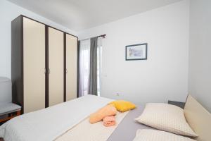 Apartments with parking space Palit, Rab - 22676