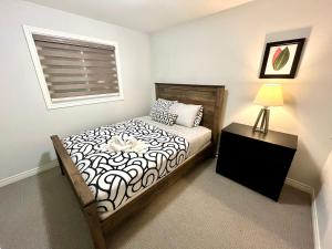 Escape to Niagara 6 bedrooms, 5 baths with a game room, arcades