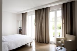 B&B / Chambres d'hotes Chateau Autignac : Chambre Double - Vue sur Jardin