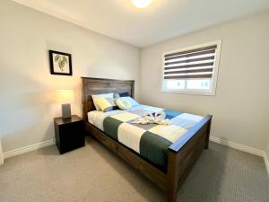 Escape to Niagara 6 bedrooms, 5 baths with a game room, arcades