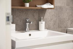 Central Turner 2BR w Gym, Parking, Close to ANU