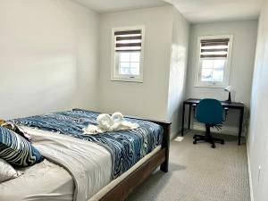 Escape to Niagara 6 bedrooms, 5 baths with a game room, arcades