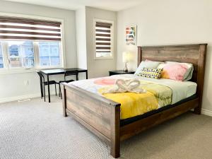 Escape to Niagara 6 bedrooms, 5 baths with a game room, arcades