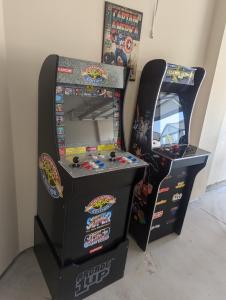 Escape to Niagara 6 bedrooms, 5 baths with a game room, arcades