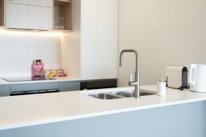 Mountain View Woden Apt, Hospital, Westfield