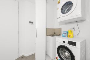 Mountain View Woden Apt, Hospital, Westfield