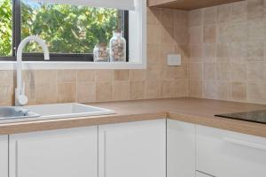 Island Villa Boho-Coastal Escape by the Waterfront