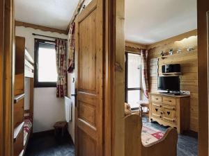 Spacieux Studio Alpin avec Vue et Wifi Inclus - FR-1-852-4