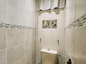 Spacieux Studio Alpin avec Vue et Wifi Inclus - FR-1-852-4