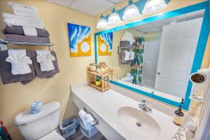 New Direct Oceanfront View Studio, Pools, Updated!