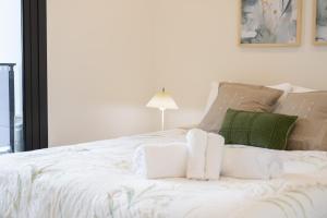 Sunny Woden Apt, Near Hospital, Mall w Parking