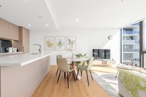 Sunny Woden Apt, Near Hospital, Mall w Parking