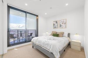 Sunny Woden Apt, Near Hospital, Mall w Parking